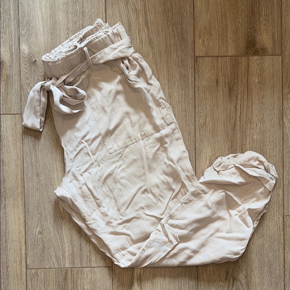 SHINESTAR Cream Light Tan Khaki Stretchy Belted Waistband Cropped Capris Pants